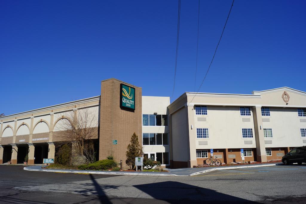 Quality Inn & Conference Center Maple Shade ภายนอก รูปภาพ