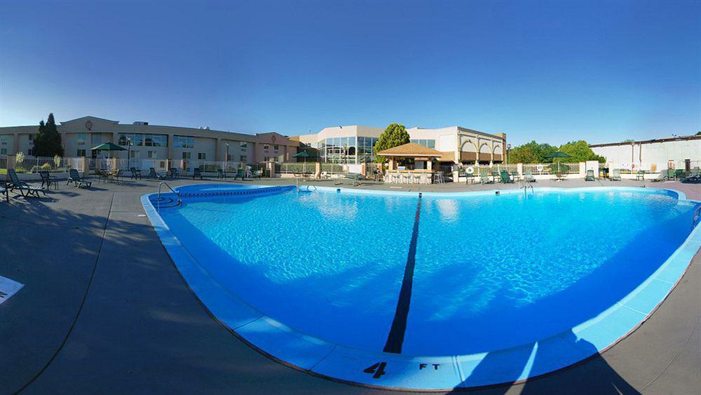 Quality Inn & Conference Center Maple Shade ภายนอก รูปภาพ